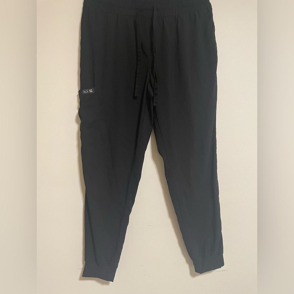 Women’s Black Koi Jogger scrub pant